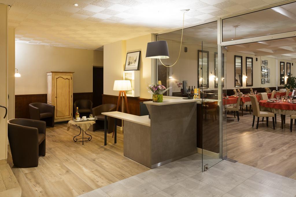 Logis Hotel Restaurant Les Cedres Жуаез Екстер'єр фото