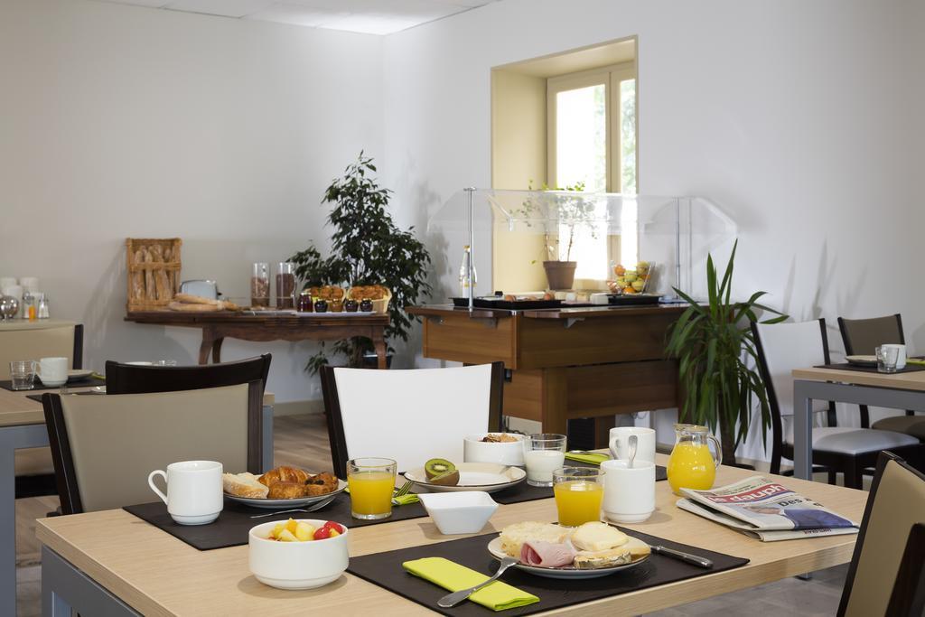 Logis Hotel Restaurant Les Cedres Жуаез Екстер'єр фото