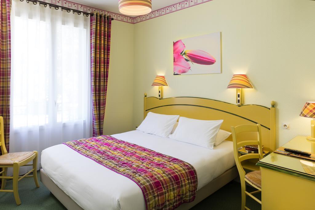 Logis Hotel Restaurant Les Cedres Жуаез Екстер'єр фото