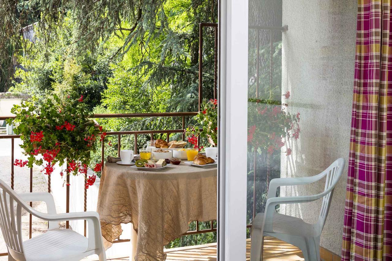Logis Hotel Restaurant Les Cedres Жуаез Екстер'єр фото