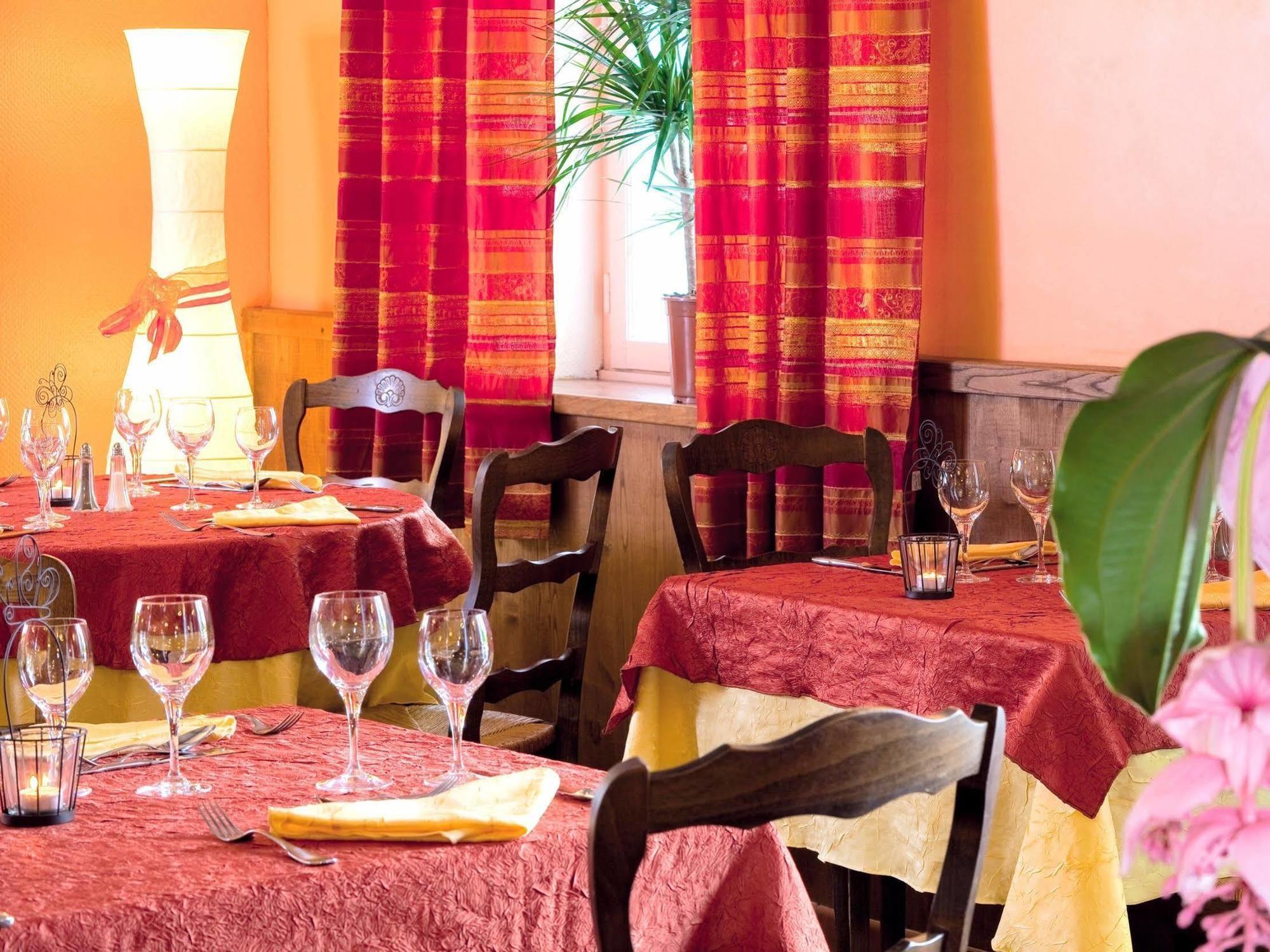 Logis Hotel Restaurant Les Cedres Жуаез Екстер'єр фото
